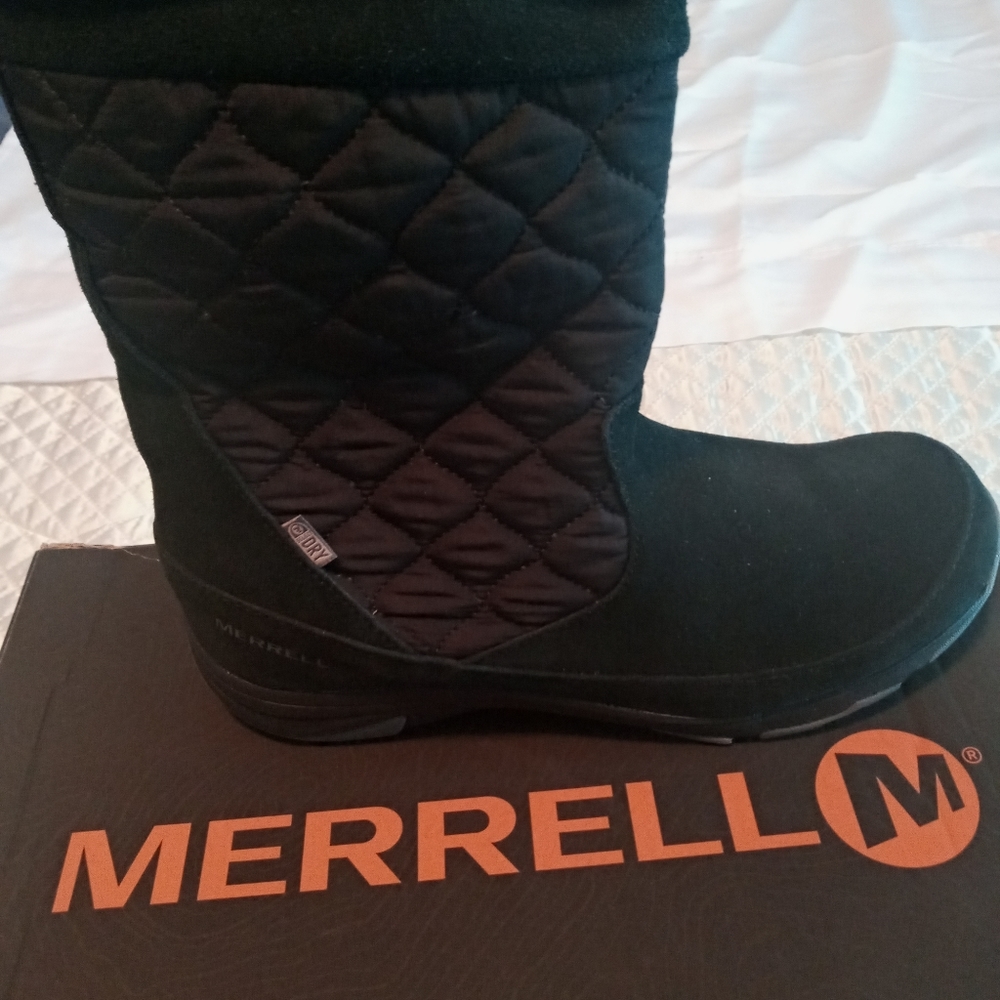 Women's boots, size 8